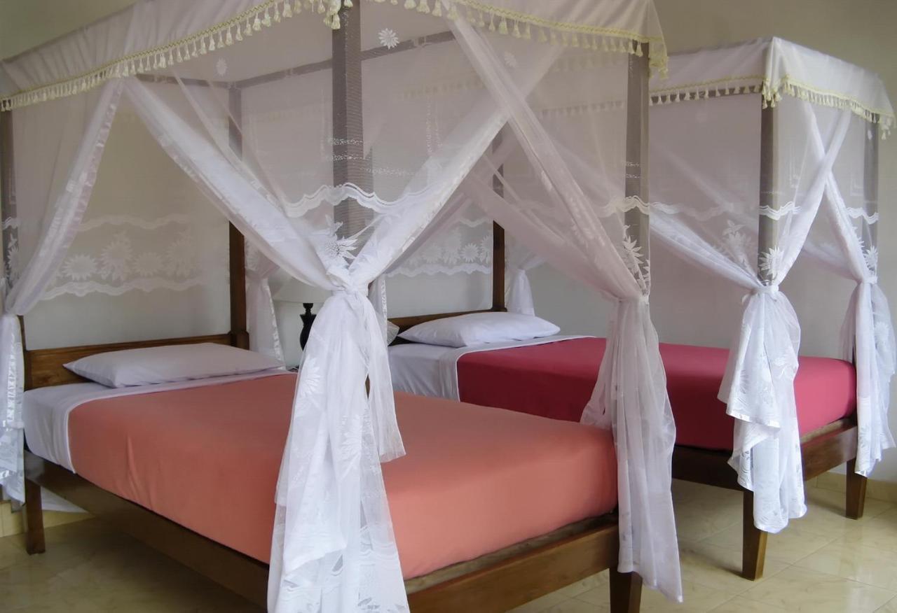 Karang Sari Guesthouse & Warung Munduk  Bagian luar foto