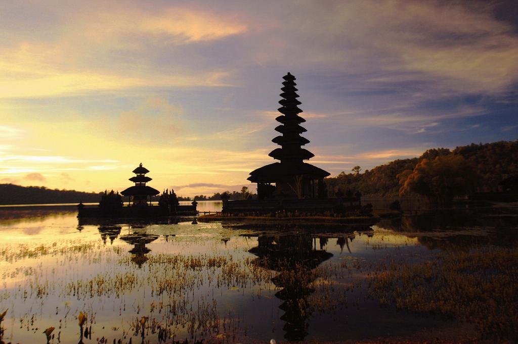 Karang Sari Guesthouse & Warung Munduk  Bagian luar foto