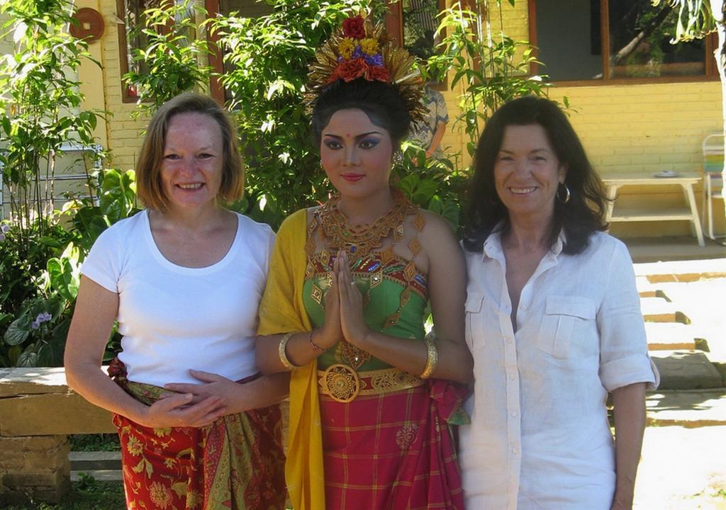 Karang Sari Guesthouse & Warung Munduk  Bagian luar foto
