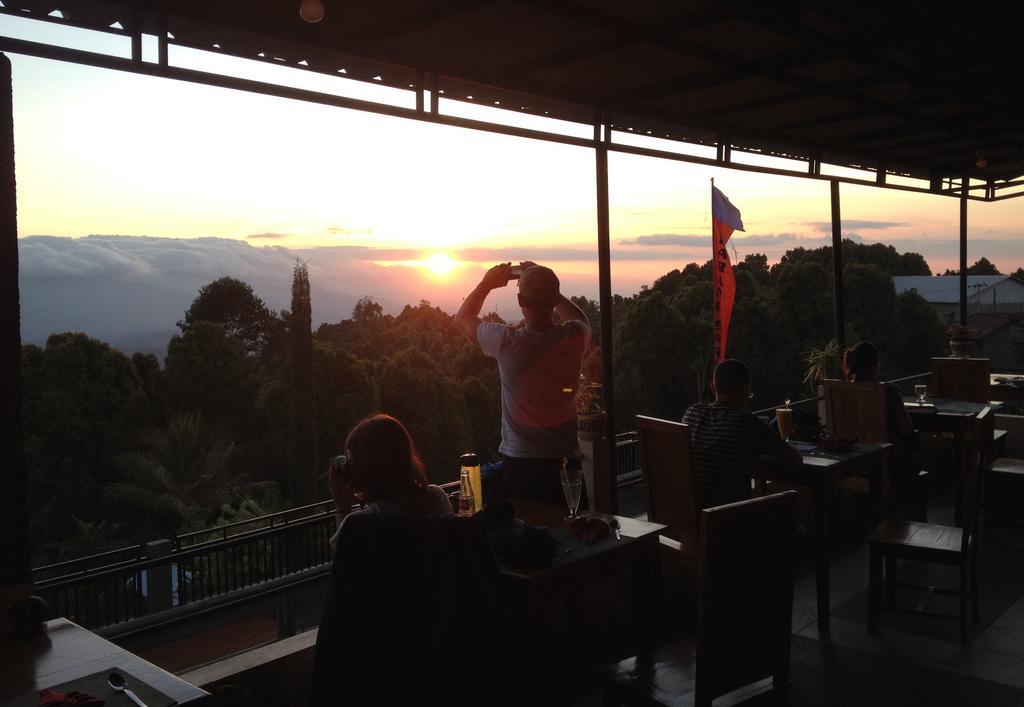 Karang Sari Guesthouse & Warung Munduk  Bagian luar foto