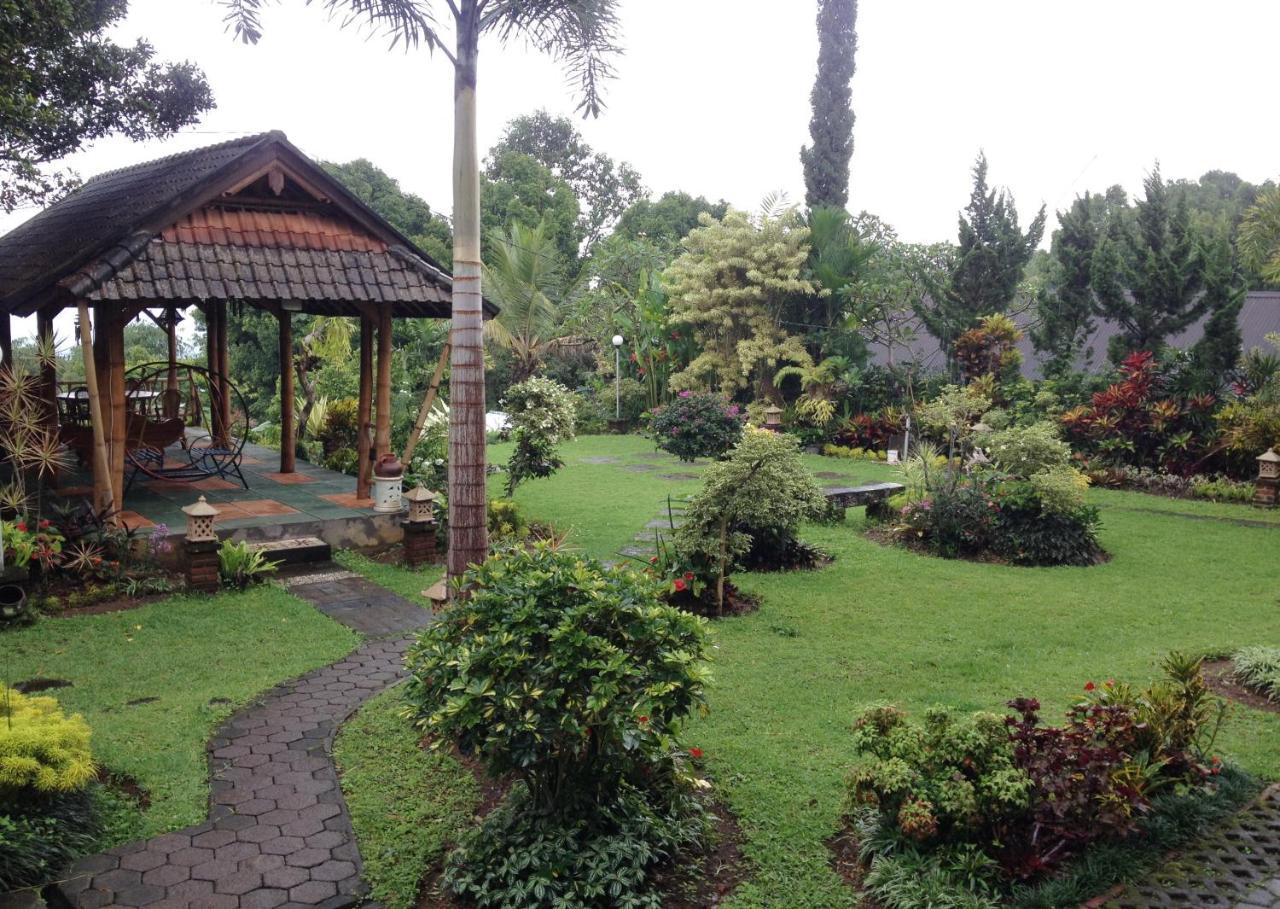 Karang Sari Guesthouse & Warung Munduk  Bagian luar foto