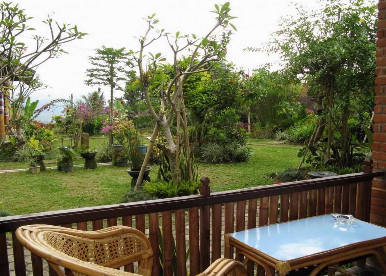 Karang Sari Guesthouse & Warung Munduk  Bagian luar foto