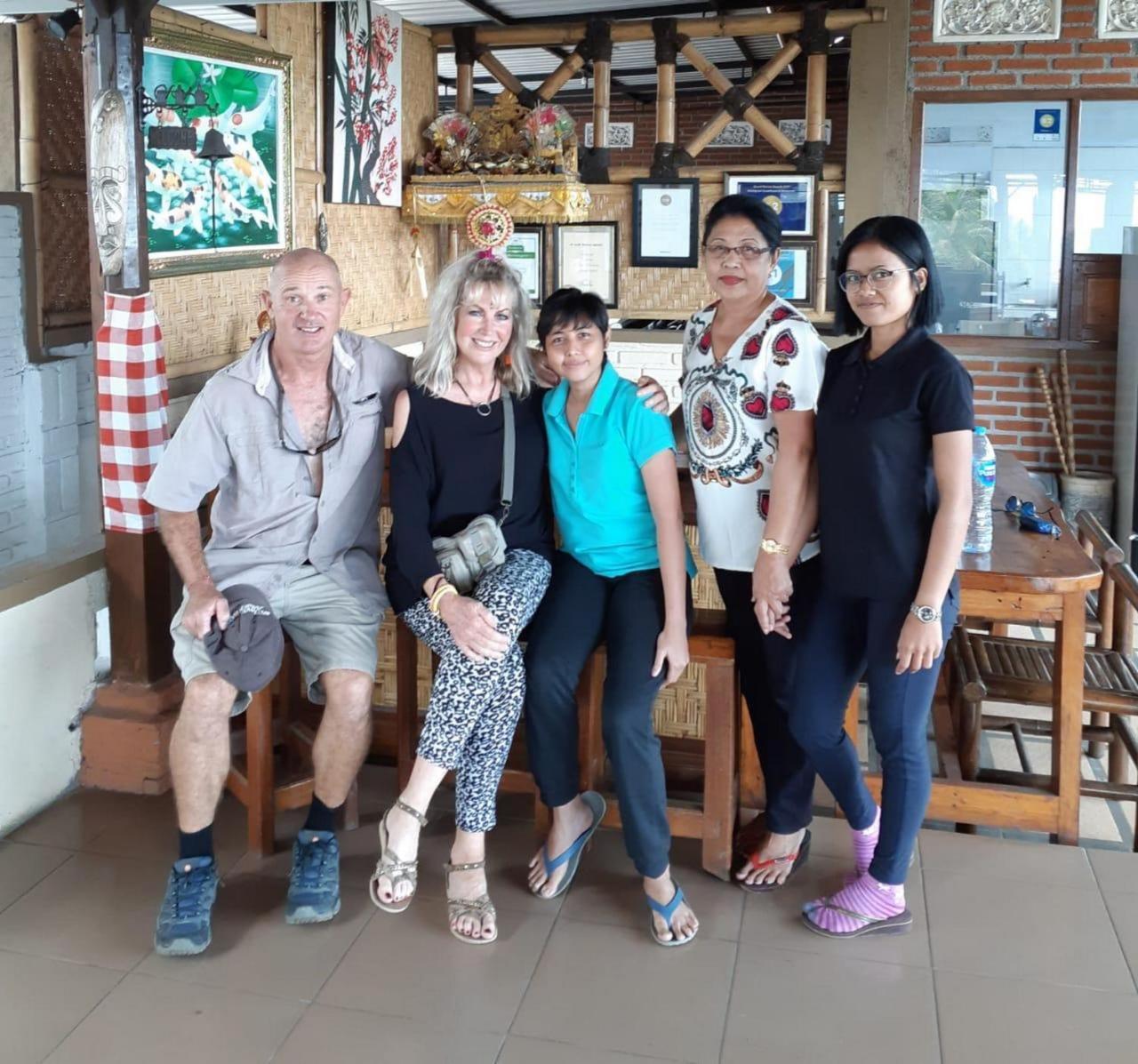 Karang Sari Guesthouse & Warung Munduk  Bagian luar foto