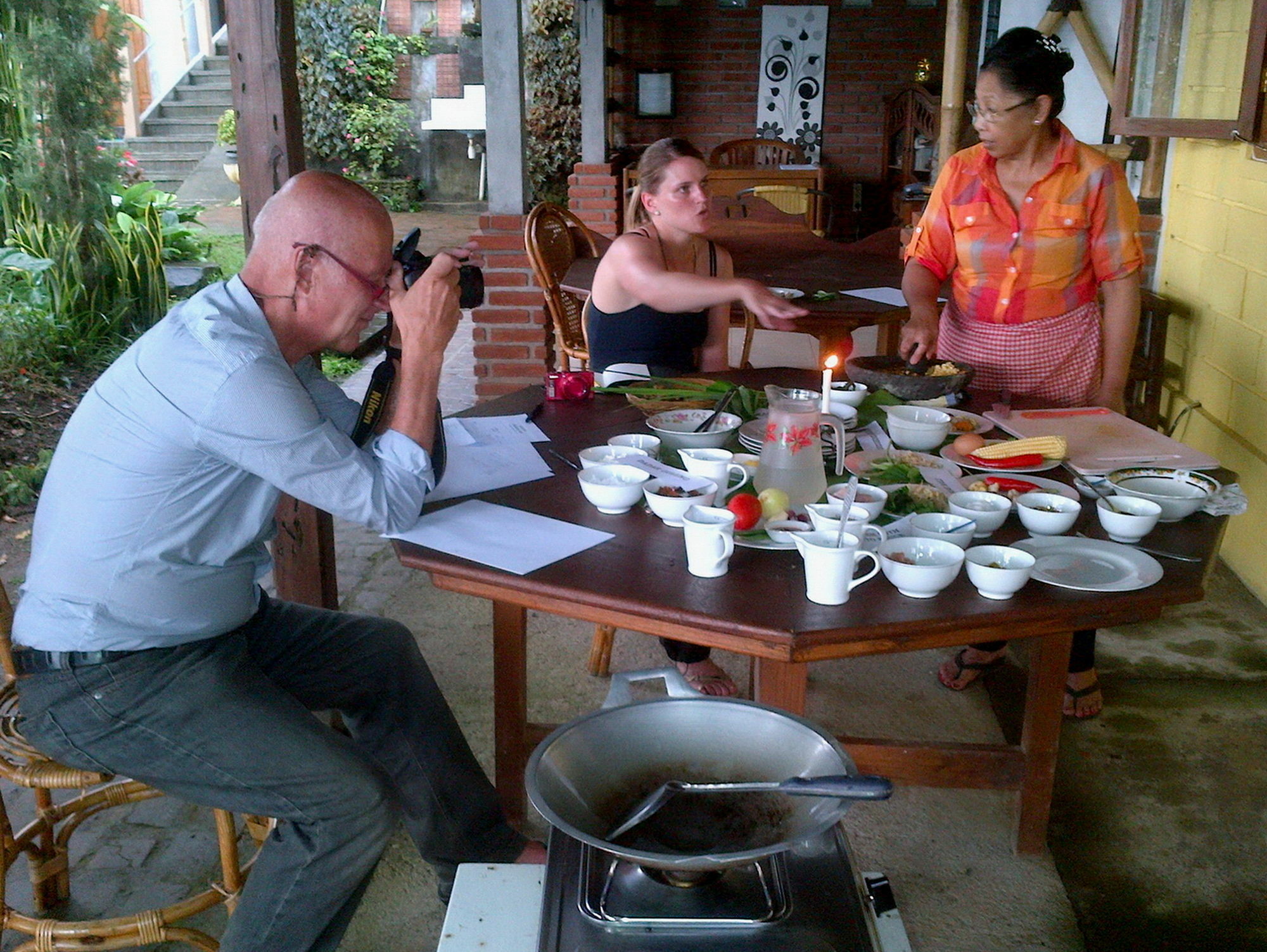 Karang Sari Guesthouse & Warung Munduk  Bagian luar foto