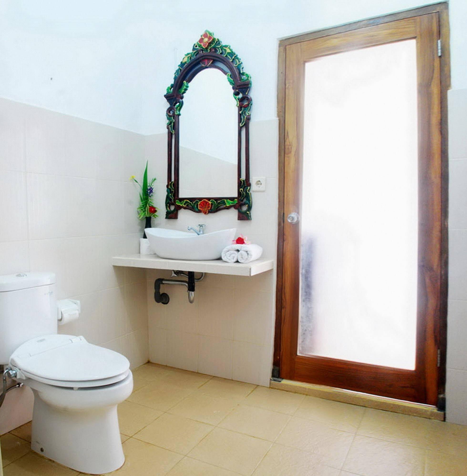 Karang Sari Guesthouse & Warung Munduk  Bagian luar foto