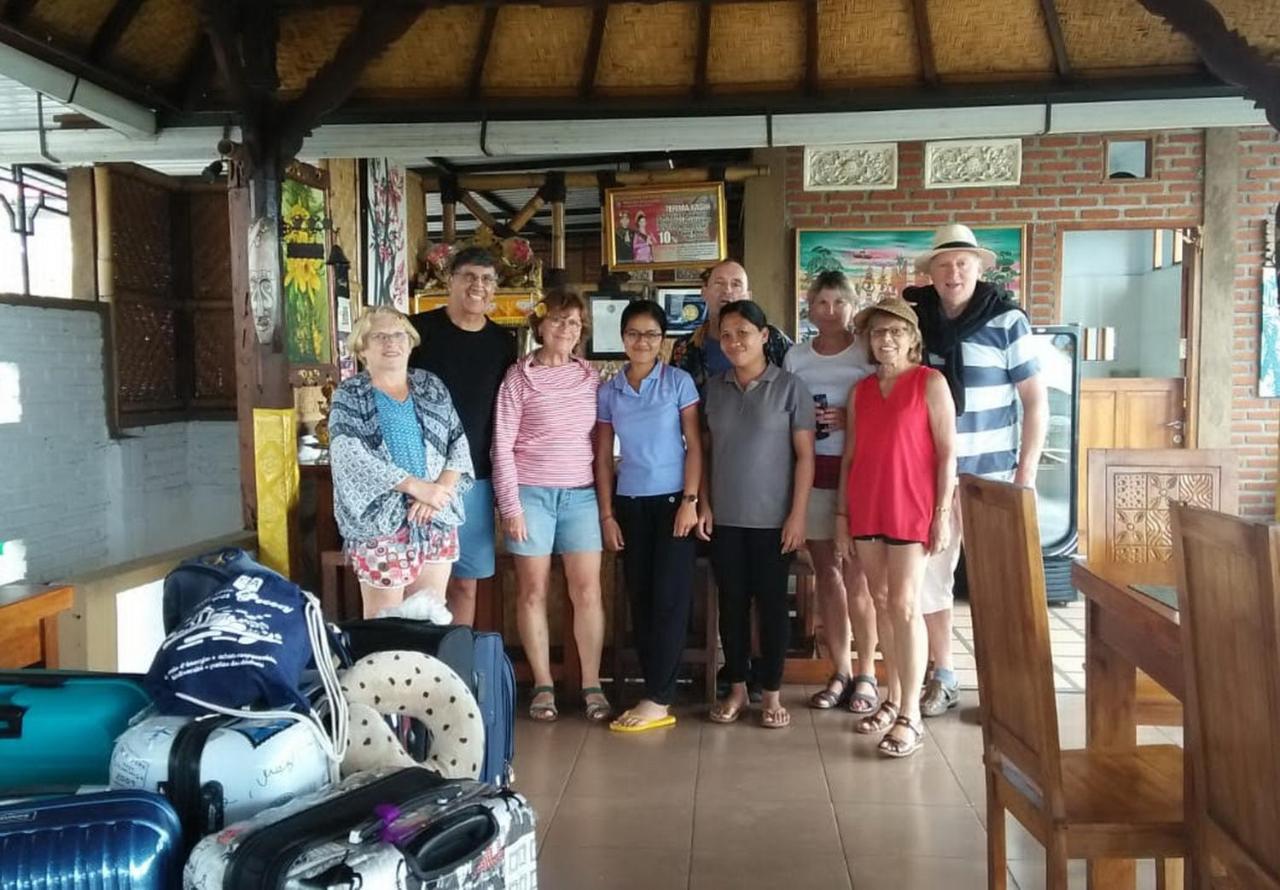 Karang Sari Guesthouse & Warung Munduk  Bagian luar foto