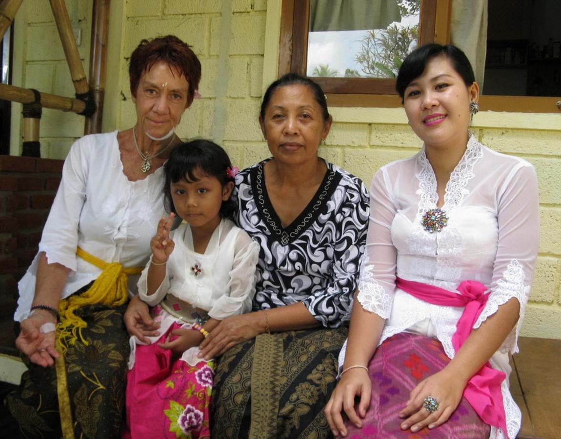 Karang Sari Guesthouse & Warung Munduk  Bagian luar foto