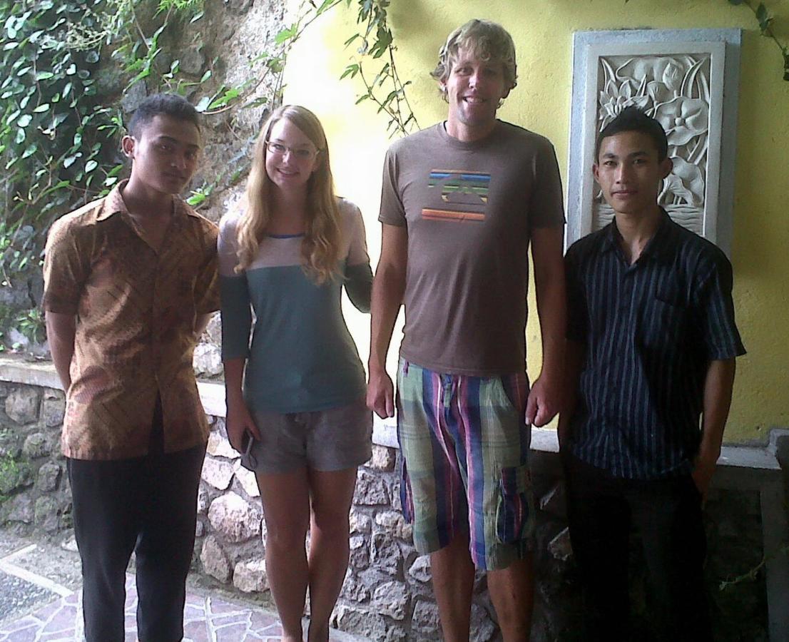 Karang Sari Guesthouse & Warung Munduk  Bagian luar foto